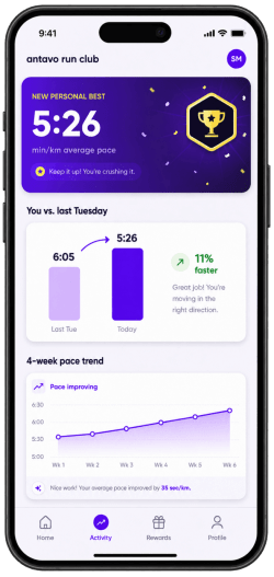App screen showing a new personal best pace of 5:26 per km, an 11% improvement over the previous Tuesday, and a four-week pace trend chart
